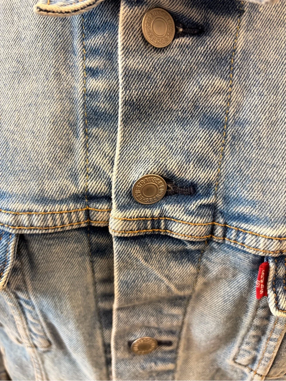 Levi’s Original Trucker Denim Jacket Light Wash Button Front Men’s Large - Picture 4 of 7